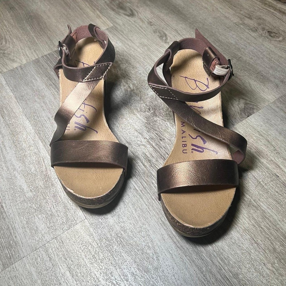 Blowfish wedge sandals size 6 pretty brown bronze color